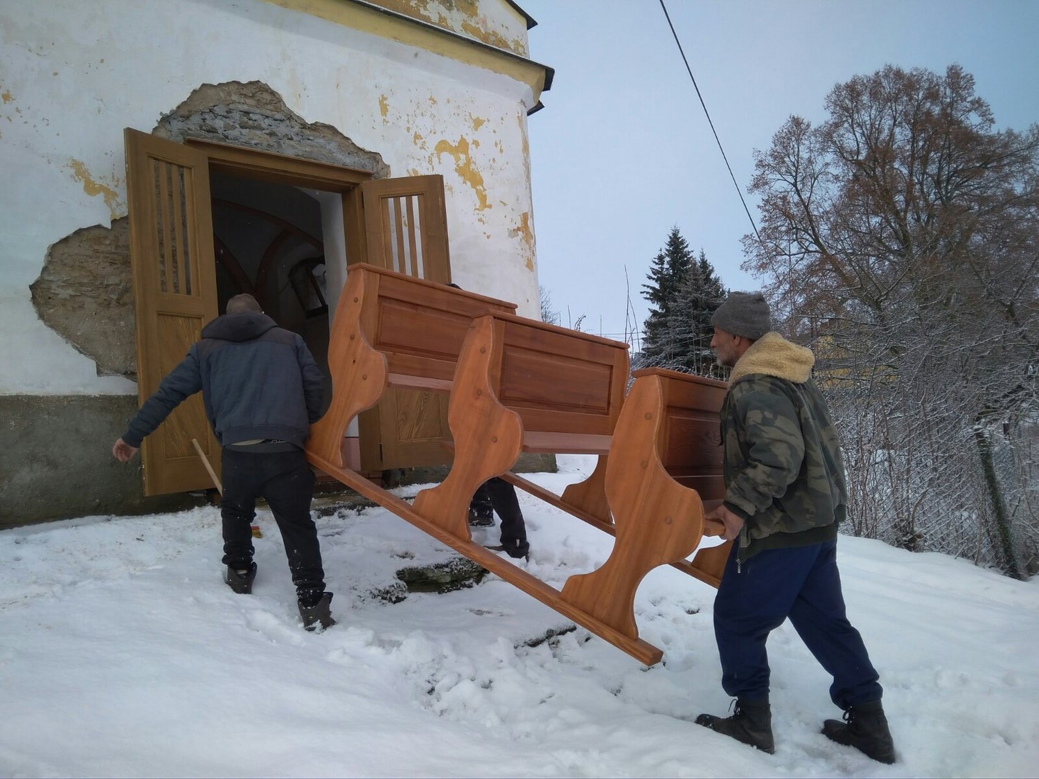 Stěhování lavic- leden 2021
