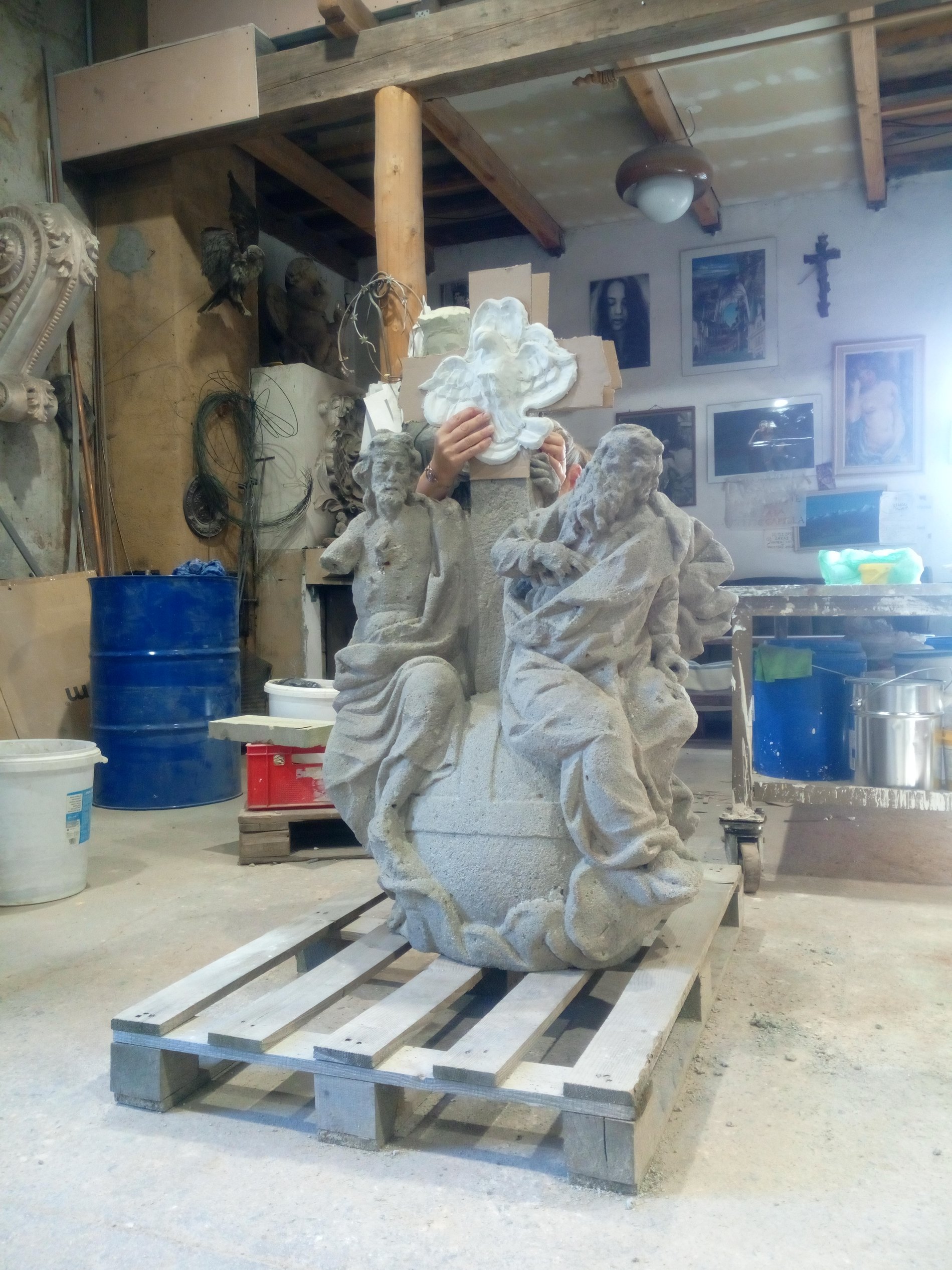 Záběr z restaurátorské dílny